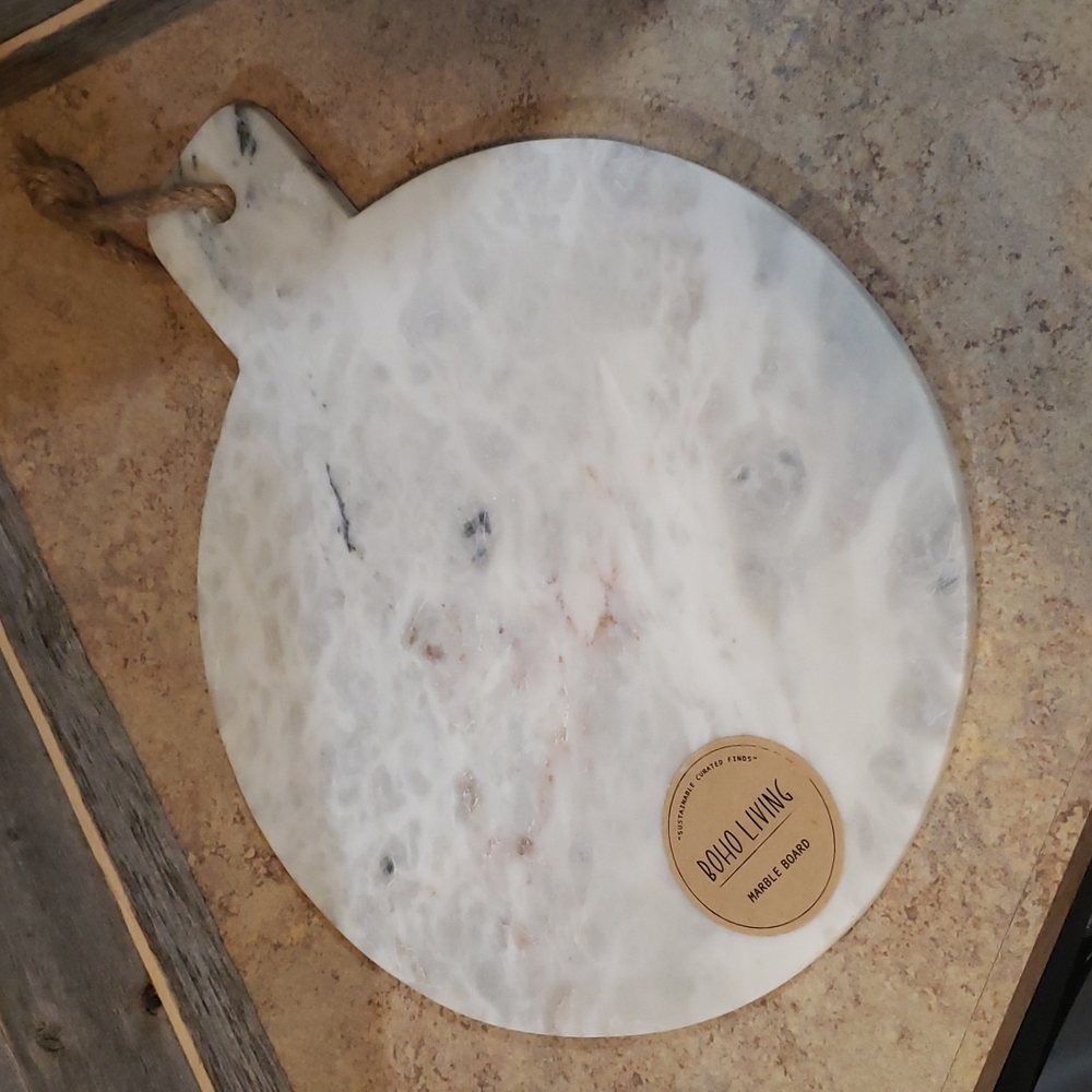 Brand new round marble charcuterie board NWT